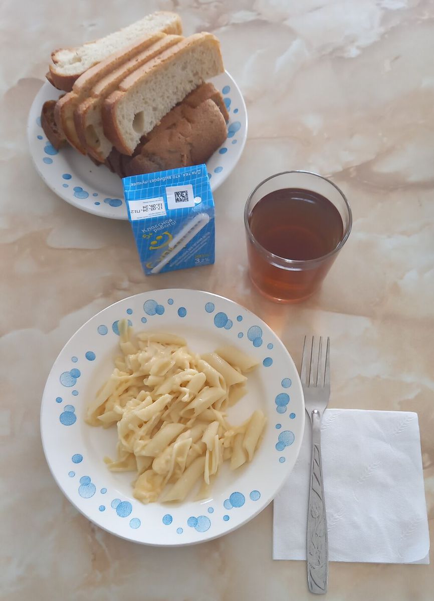 горячий завтрак 1-4 классы от 18.04.2024г макароны с сыром, чай с сахаром, хлеб пшеничный, хлеб ржаной йодированный, молоко с трубочкой