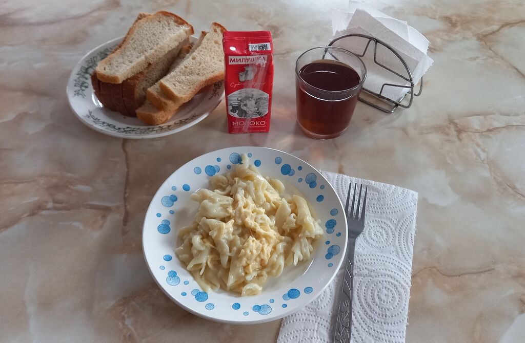 горячий завтрак 1-4 классы от 14.12.2023г макароны с сыром, чай с сахаром, хлеб ржаной йодированный, хлеб пшеничный, молоко с трубочкой