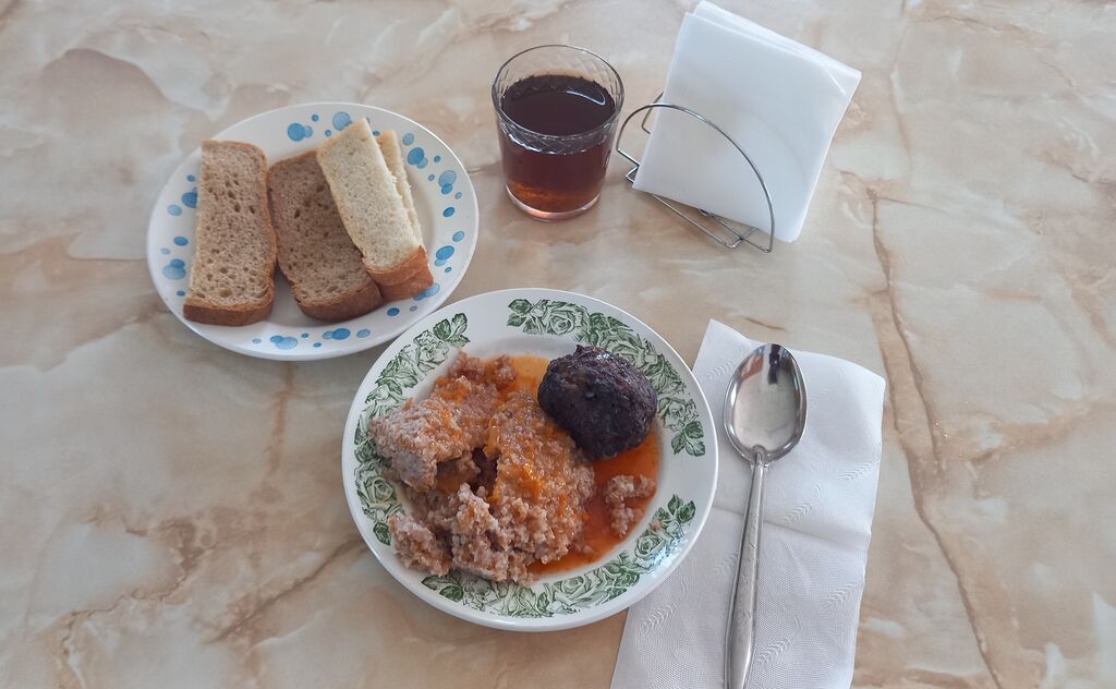 горячий завтрак 1-4 классы от 03.04. 2024г шницель, каша пшеничная, соус томатный, хлеб пшеничный, хлеб ржаной йодированный, чай с сахаром