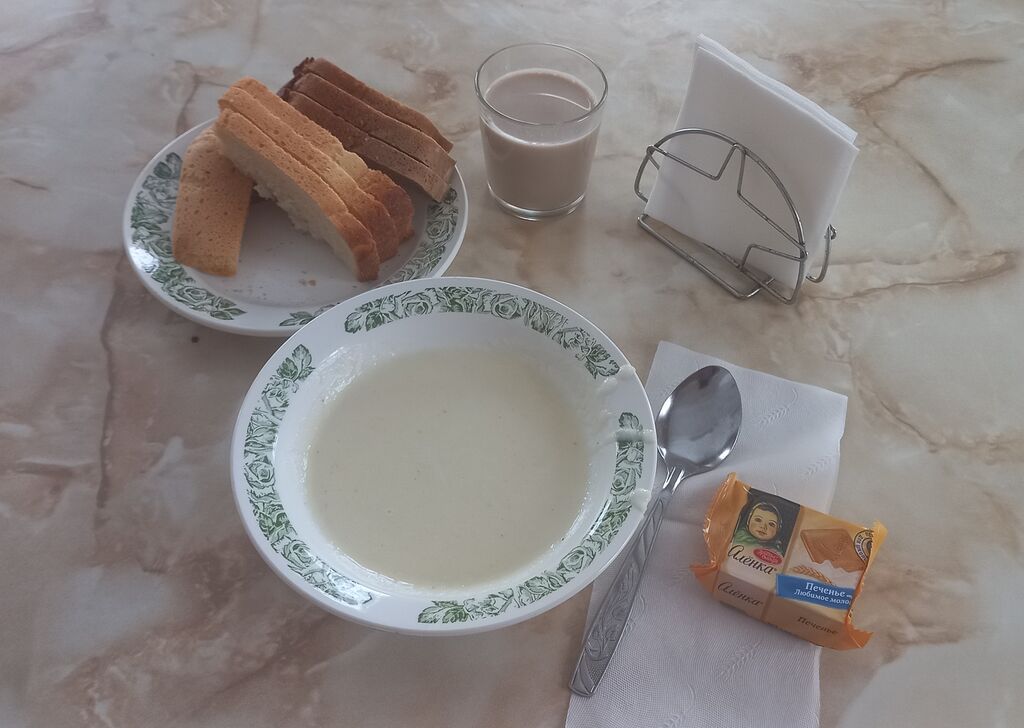 горячий завтрак 1-4 классы от 29.01.2024г каша манная молочная, кофейный напиток с молоком, хлеб пшеничный, хлеб ржаной йодированный, печенье Аленка